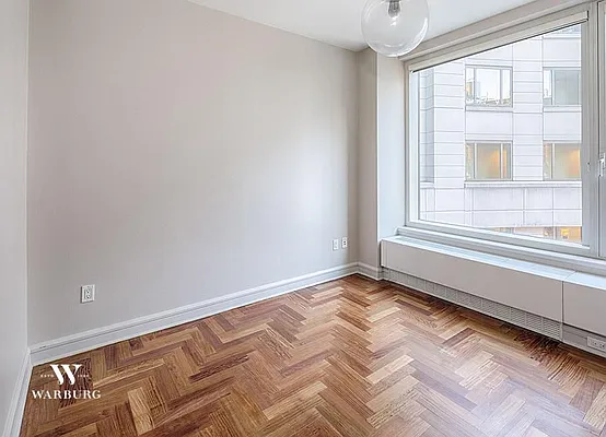 Sold by Warburg | media 8