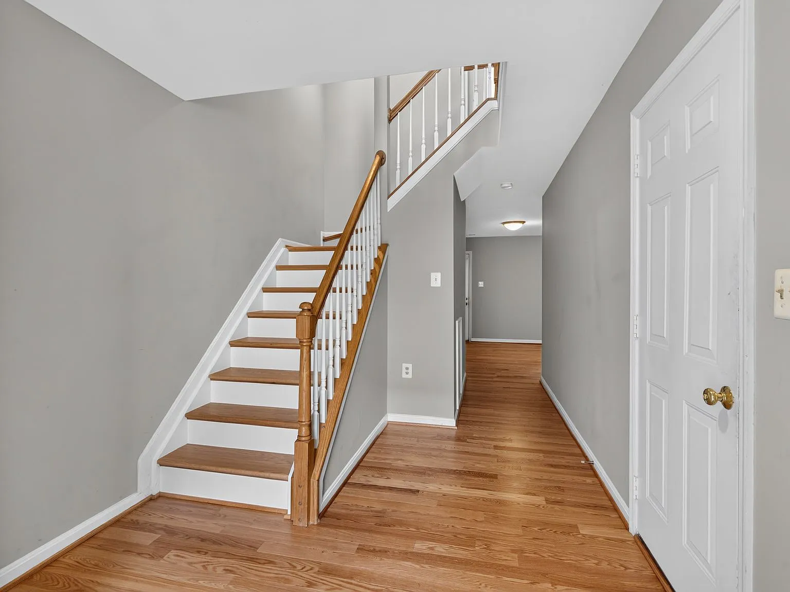 3 bed, 2160 sqft, $2,930 — Photo 3