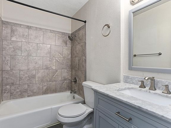 3rd image of 3616 Warwick Blvd #D48ef79a3