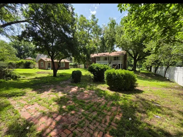 424 Arbor View Dr, Belle Plaine, KS 67013