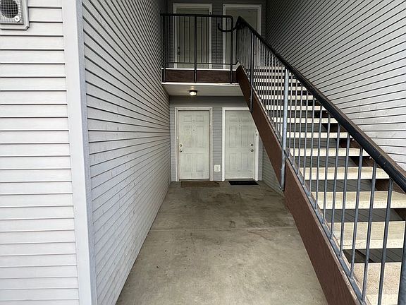 2nd image of 122 W South Ave #2