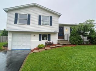 272 Vollmer Pkwy, Rochester, NY 14623