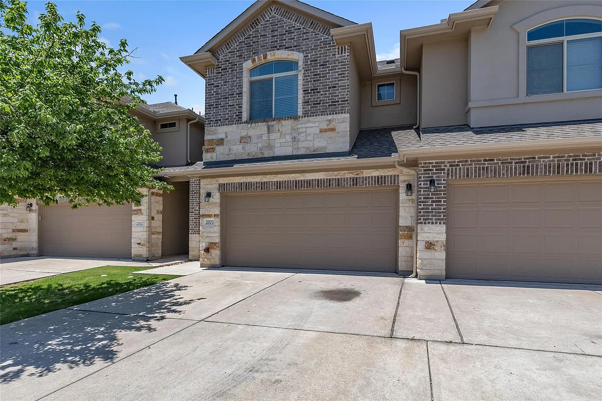Building Photo - 2880 Donnell Dr #2003