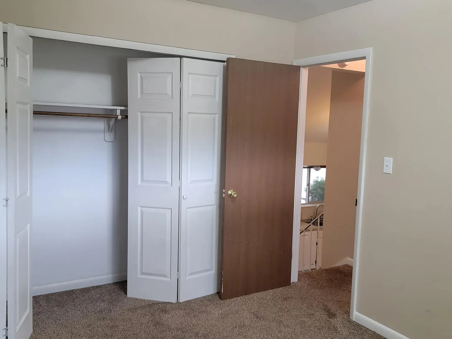3 bed, 1060 sqft, $1,899 — Photo 3