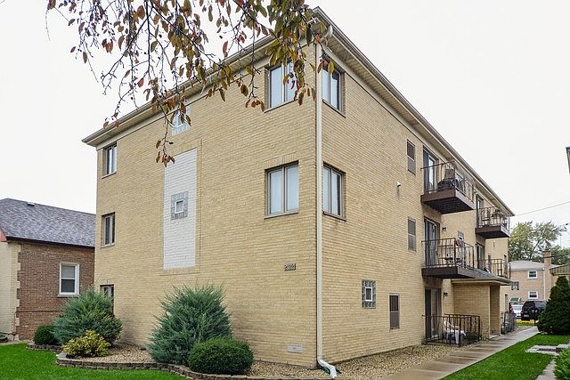 1st image of 2422 N 76th Ct #2E