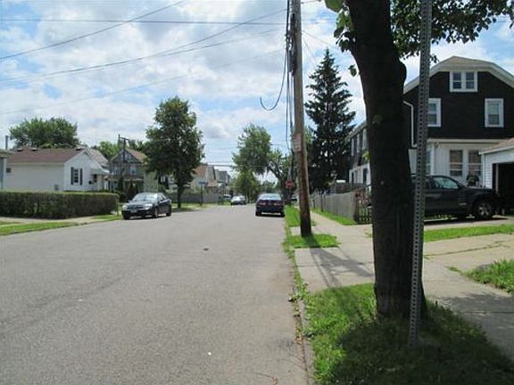 3rd image of 274 Newfield St