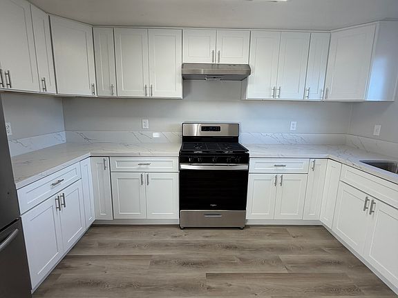Kitchen (center)