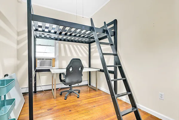 Rented by Halvatzis Realty | media 30