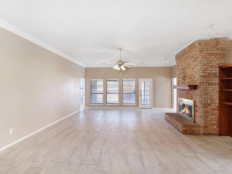 MAIN LIVING ROOM