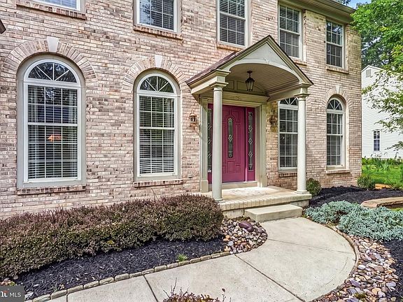 3rd image of 23 Farmhouse Ln