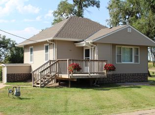 712 5th St, Shelton, NE 68876