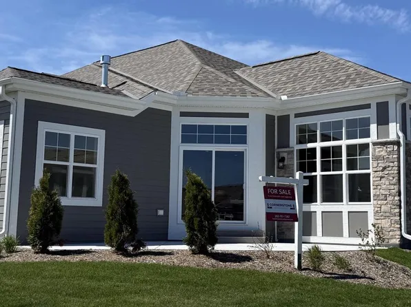 877 S Verona CIRCLE #82, Grafton, WI 53024