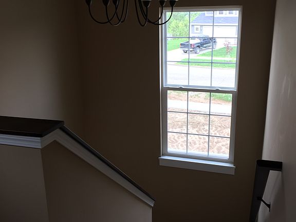 5th image of 849 Scottview Dr NE