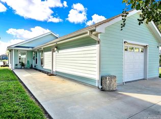201 Ridge Harbor Dr, Rockport, TX 78382