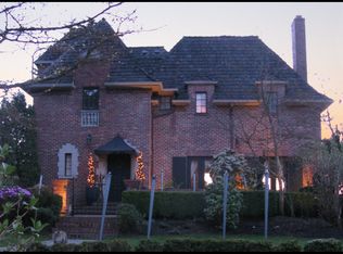 1811 NW Blue Ridge Dr, Seattle, WA 98177