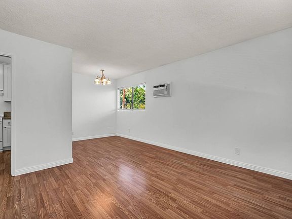 3rd image of 1966 N Beachwood Dr APT 7