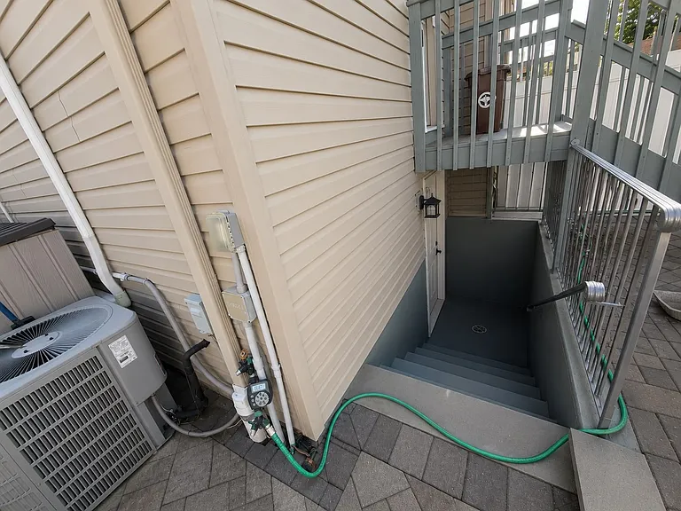 301 Netherland Ave — Photo 6
