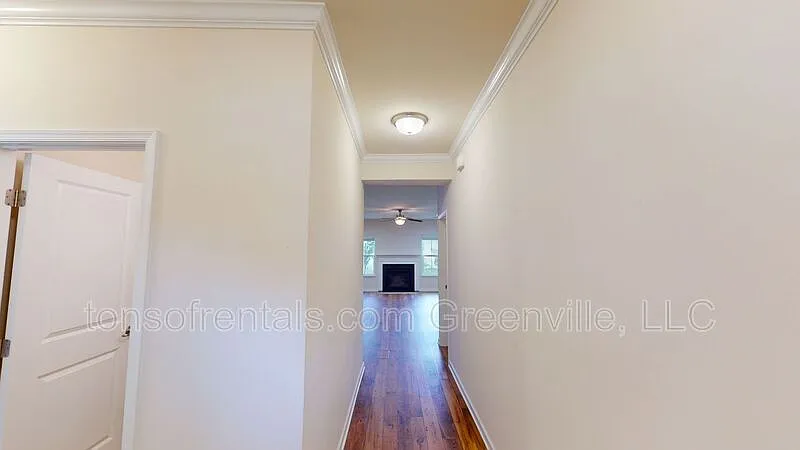 3 bed, 2.0 bath, 1555 sqft, $1,895 — Photo 4