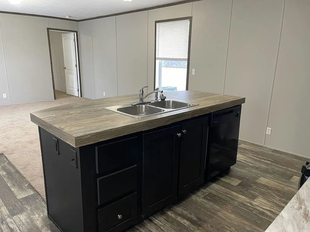 3 bed, 1056 sqft, $1,550 — Photo 4