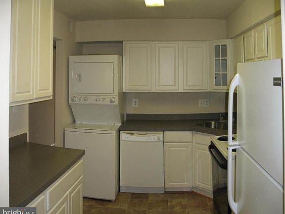 5th image of 10628 Provincial Dr APT E