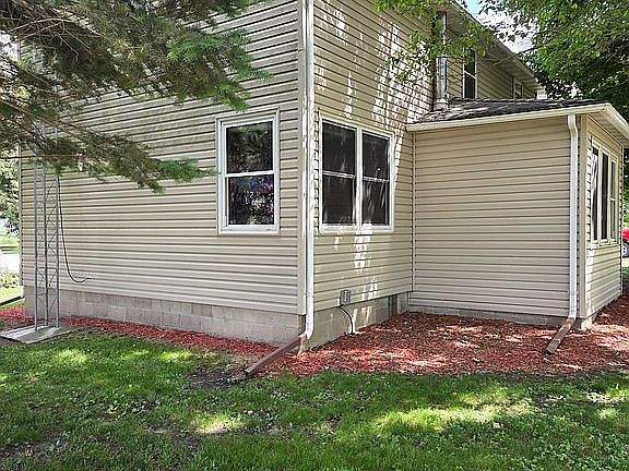 3rd image of 2860 Oak Ave