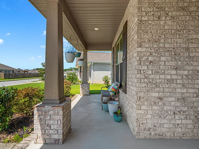 1048 Pheasant Cir — Photo 4