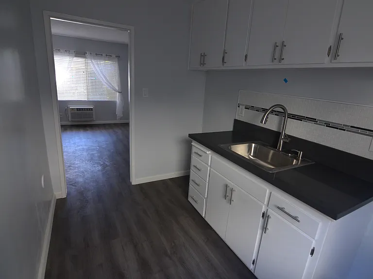 6919 Sepulveda — Photo 13