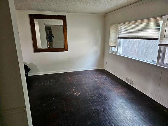 2nd image of 29 Bedford Dr