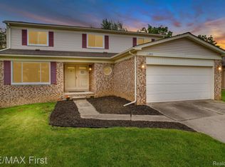 263 Torrent Ct, Rochester Hills, MI 48307