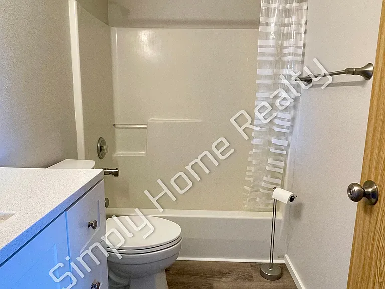1446 Laredo Dr SE — Photo 18