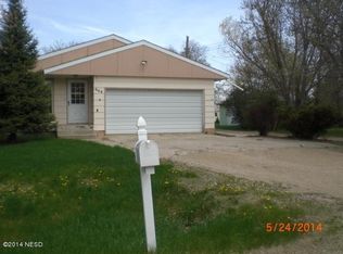 604 3rd St, Leola, SD 57456