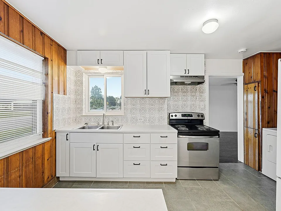 5320 E Thrill Pl