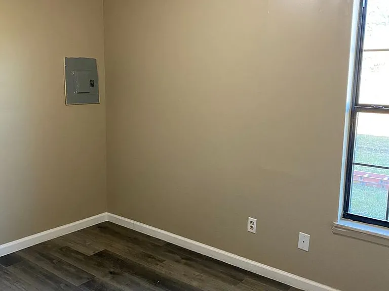 110 Martin Luther King Ave — Photo 6