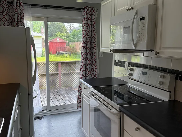 2 Argyle Cres — Photo 7