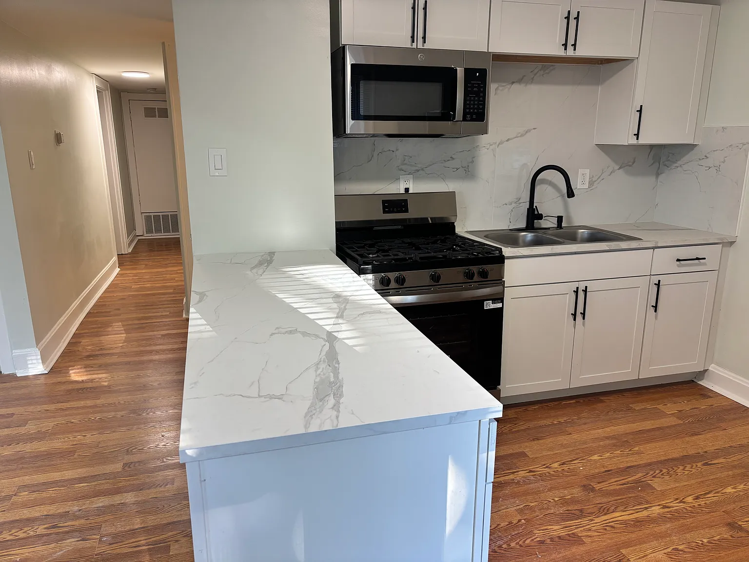3 bed, 950 sqft, $1,275 — Photo 4