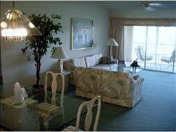 2nd image of 5955 Bloomfield Cir #303