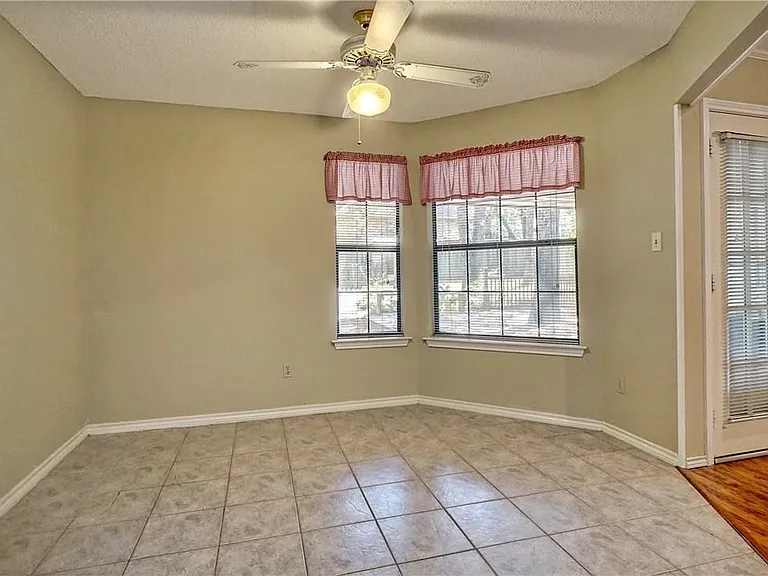 5705 Royal Club Dr — Photo 13