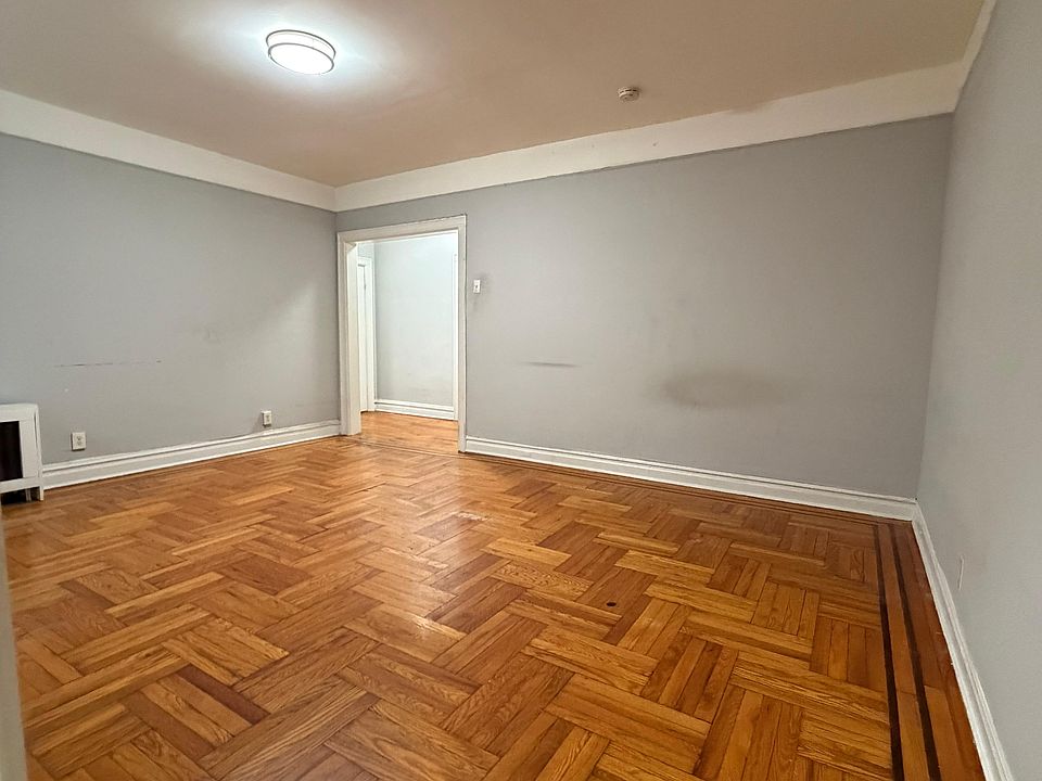 2nd image of 126 Fairview Ave #7