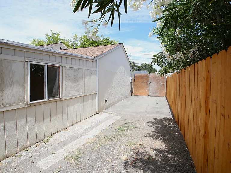 2020 Leland Way — Photo 21