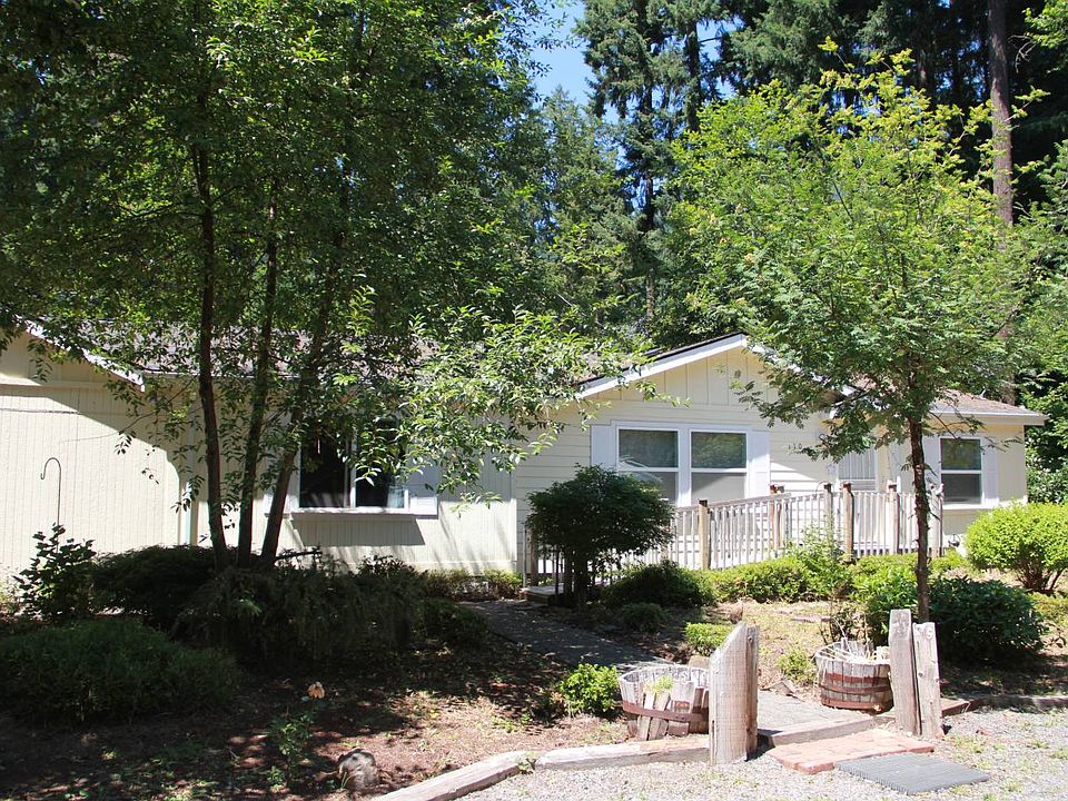 Front of house from driveway