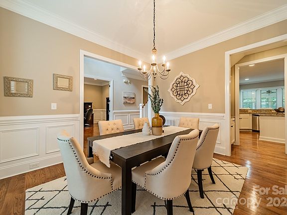 5th image of 127 Grove Creek Ln