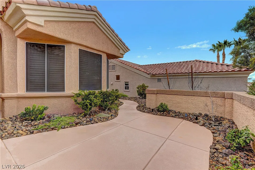 2 bed, 2.0 bath, 2102 sqft, $3,295 — Photo 4