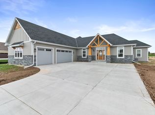 W278N8832 Twin Pine Cir, Hartland, WI 53029