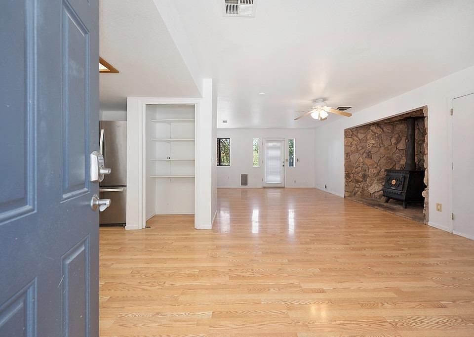 1st image of 5461 Rainier Dr