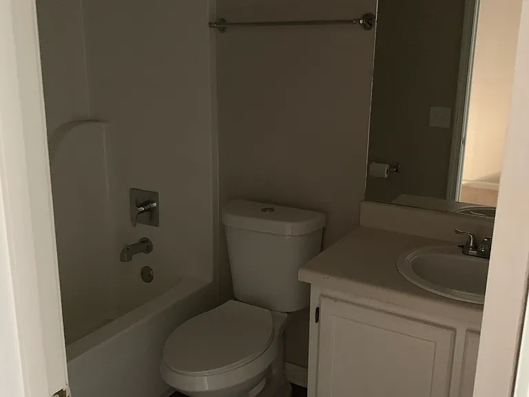 2221 S Rutherford Blvd — Photo 7