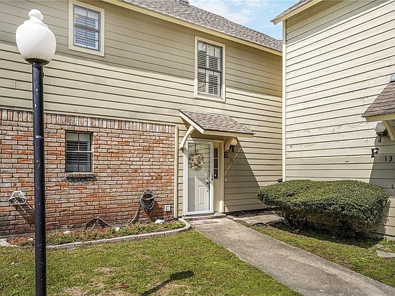 2nd image of 1500 W Esplanade Ave APT 13E