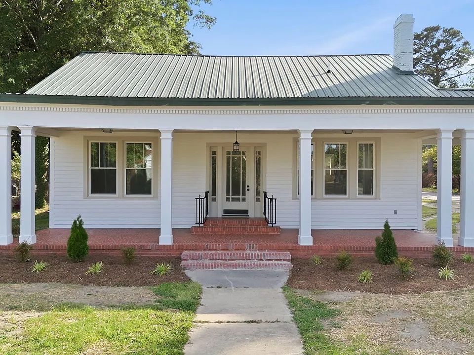 1st image of 611 W Pearsall St #611