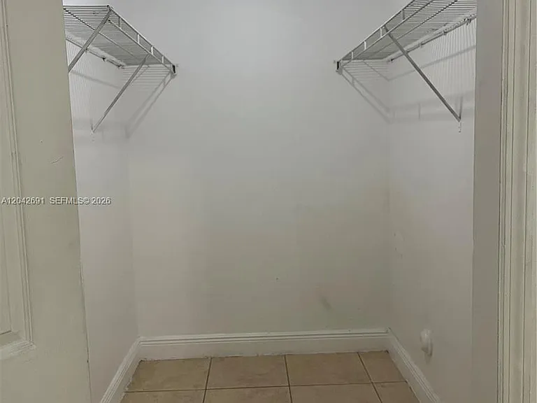 2185 NW 16th Ter #10 — Photo 7
