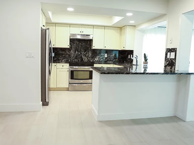 1502 NW 4th Ave — Photo 9
