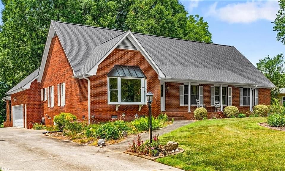 1st image of 919 Woodbrook Dr
